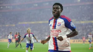 Ernest Nuamah célèbre un but avec Lyon contre Rennes au Groupama Stadium, septembre 2026