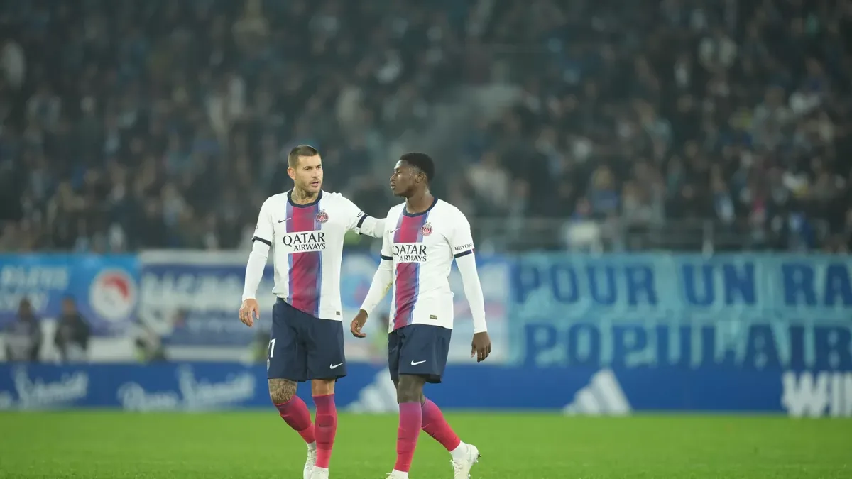 Nuno Mendes et Lucas Hernandez sous le maillot du PSG à Strasbourg, octobre 2026