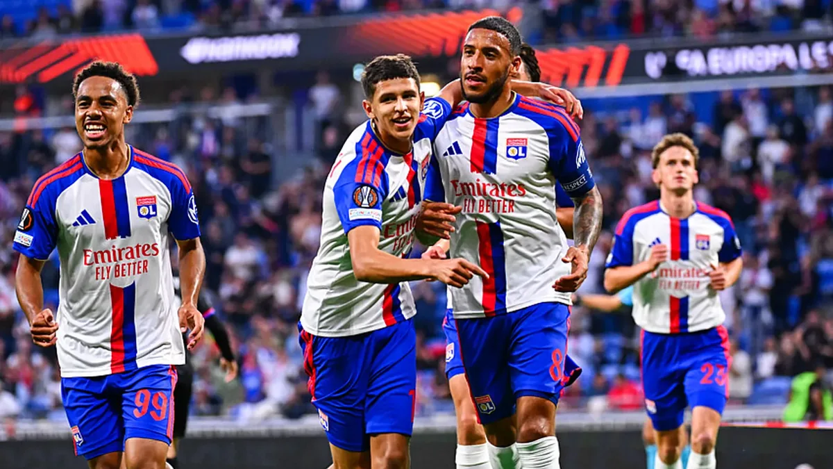 Corentin Tolisso et les joueurs de l'OL fêtent un but en Ligue Europa, octobre 2026