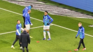 Des joueurs de l'OM à l'échauffement avant le match PSG-OM du 8 février 2026