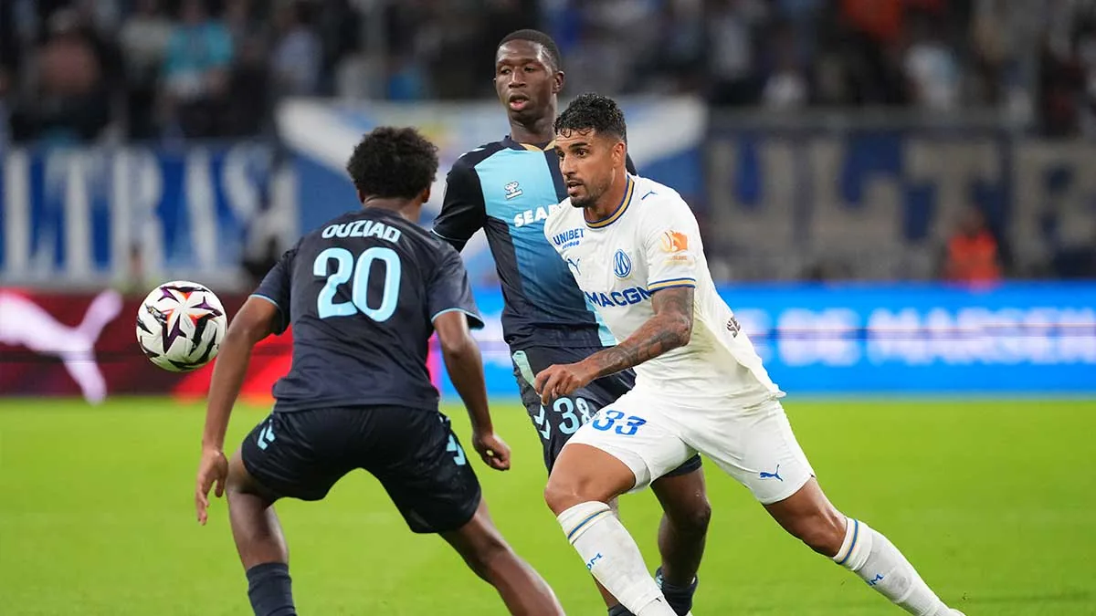 Un joueur de l'OM en maillot Puma face au Havre au Vélodrome, saison 2026-2027
