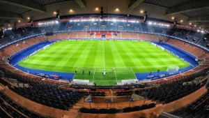 Vue intérieure du Parc des Princes, le stade du PSG conçu par l'architecte Roger Taillibert