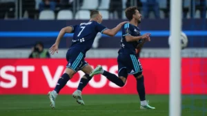 Des joueurs du Paris FC célèbrent un but face à Rennes au stade Jean-Bouin, octobre 2026