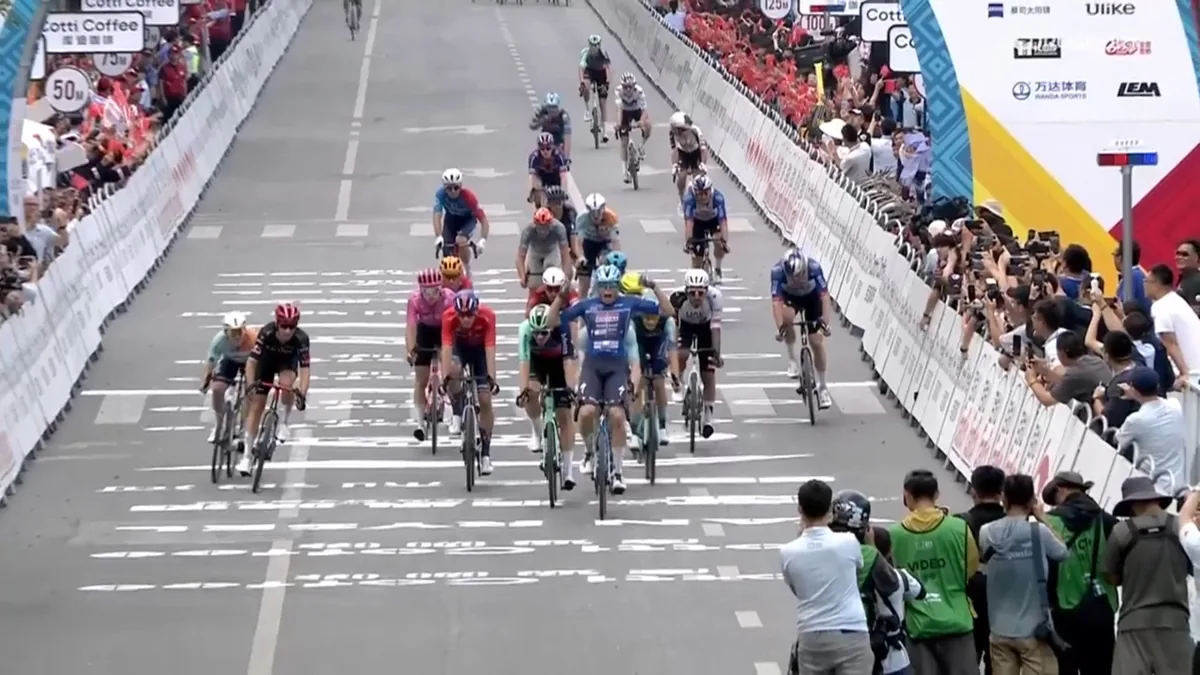 Paul Magnier, maillot Soudal Quick-Step, au sprint lors d'une arrivée du Tour du Guangxi, octobre 2026