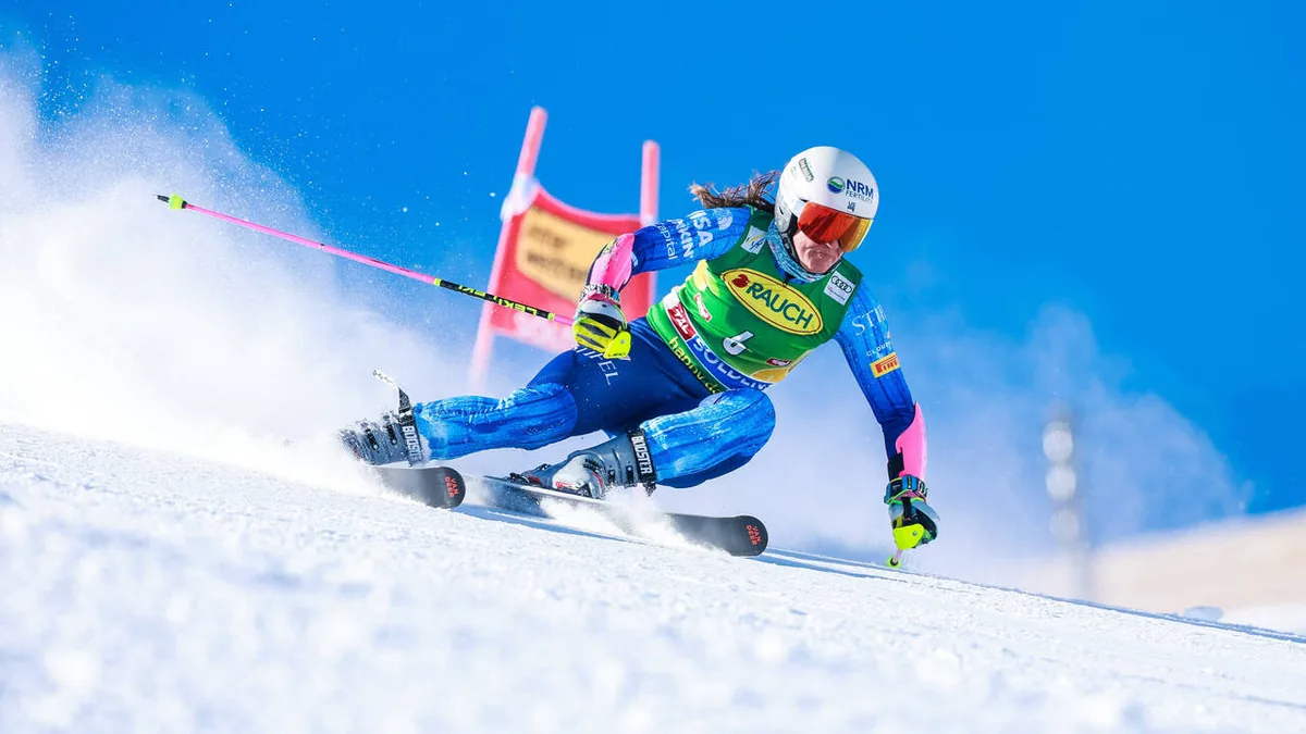 Paula Moltzan en course sur le géant de Sölden, sur le glacier du Rettenbach