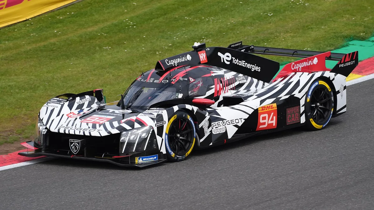 La Peugeot 9X8 n°94 dans le virage de Bruxelles lors de l'Hyperpole des 6 Heures de Spa-Francorchamps, mai 2026