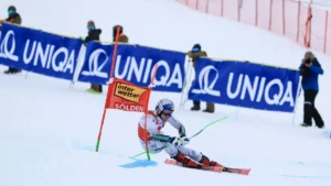 Lucas Pinheiro Braathen passe une porte lors du géant de Sölden, ouverture de la Coupe du monde, octobre 2026
