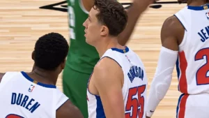 Duncan Robinson et Jalen Duren sous le maillot des Detroit Pistons face aux Boston Celtics, octobre 2026