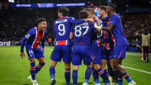 Les joueurs du PSG célèbrent un but face au FC Barcelone au Parc des Princes en Ligue des champions, octobre 2026