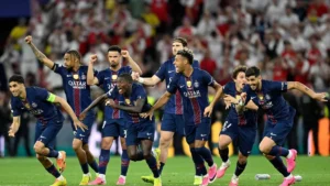 Les joueurs du PSG célèbrent la victoire aux tirs au but contre Arsenal en finale de la Ligue des champions, mai 2026