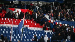 Le Virage Auteuil en partie vide pendant PSG-Le Mans au Parc des Princes, 10 octobre 2026