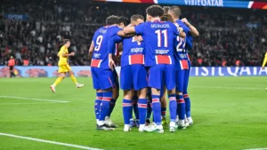 Les joueurs du PSG, dont Maghnes Akliouche et Ferran Torres, fêtent un but contre Le Mans au Parc des Princes, octobre 2026