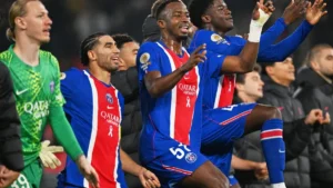 Les joueurs du PSG célèbrent leur victoire contre l'OL au Parc des Princes, le 26 octobre 2026