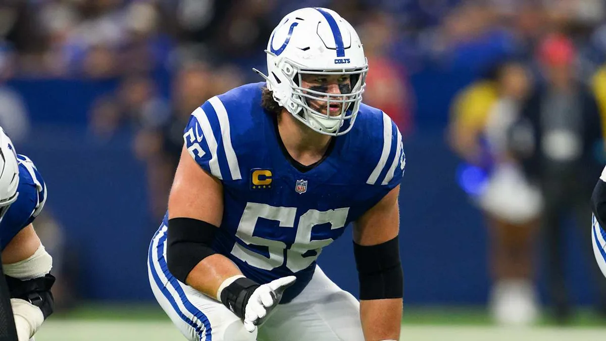 Quenton Nelson en position sous le maillot des Indianapolis Colts, numéro 56