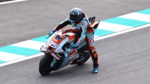 Raúl Fernández sur l'Aprilia Trackhouse au Grand Prix de Malaisie MotoGP à Sepang, octobre 2025