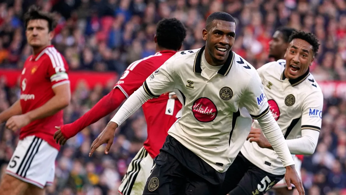 Rayan célèbre son but avec Bournemouth face à Manchester United à Old Trafford, octobre 2026
