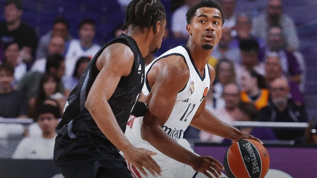Théo Maledon balle en main avec le Real Madrid face à un joueur de l'Asvel en Euroligue, octobre 2026