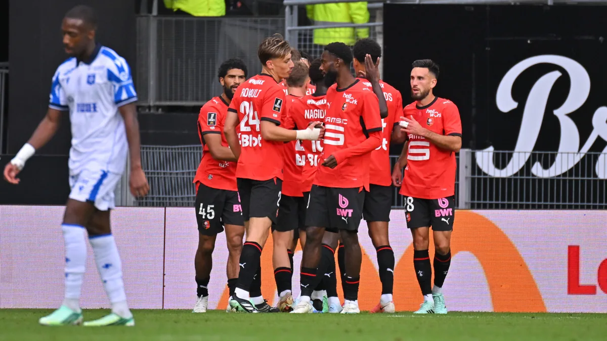 Les joueurs du Stade Rennais célèbrent un but face à Auxerre au Roazhon Park, le 11 octobre 2026