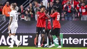 Des joueurs du Stade Rennais se félicitent face à l'OFI Crète en Ligue Europa, octobre 2026