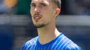 Robin Risser, gardien du RC Lens, sous le maillot de l'équipe de France face au Sénégal en juin 2026
