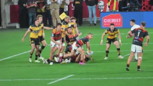 Cam Roigard et Josh Moorby lors de la finale de Super Rugby Pacific à Wellington, en juin 2026