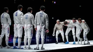 Les sabreurs français célèbrent face à la Corée du Sud aux Championnats du monde d'escrime, juillet 2026