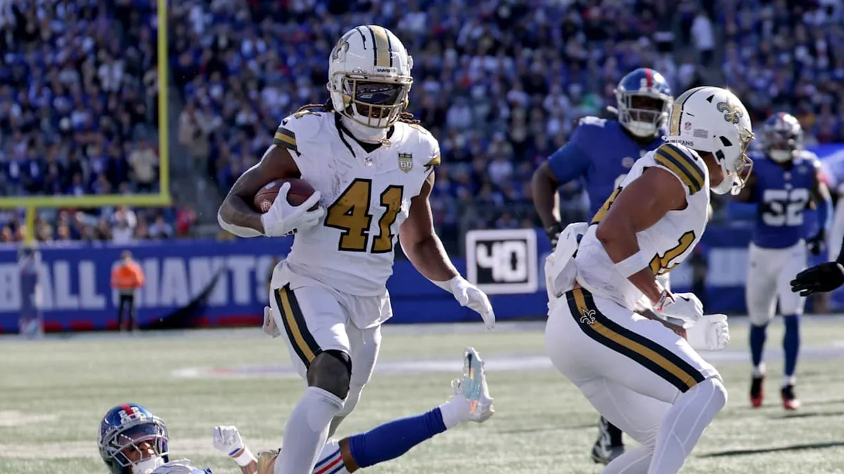 Alvin Kamara balle en main avec les New Orleans Saints face aux New York Giants, octobre 2026