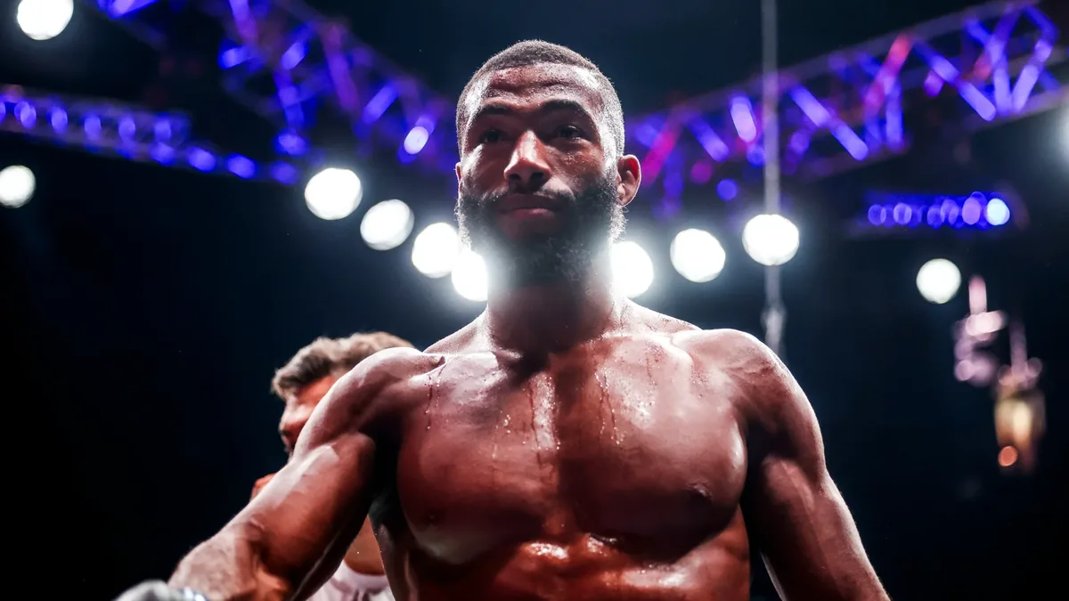 Salahdine Parnasse sous les projecteurs lors de l'UFC Paris, le 5 septembre 2026