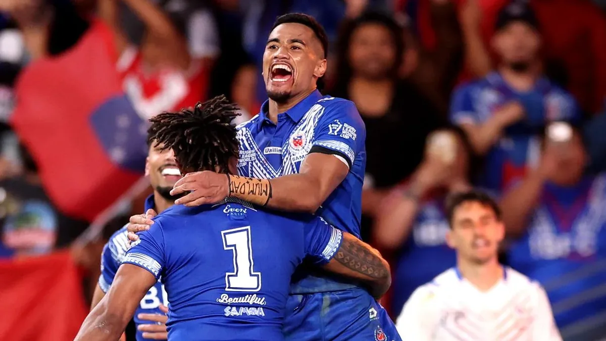 Les joueurs des Samoa célèbrent un essai face à la France en Coupe du monde de rugby à XIII à Sydney, octobre 2026