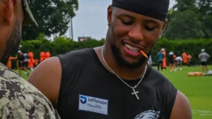 Saquon Barkley sous le maillot d'entraînement des Philadelphia Eagles lors du camp d'été, juillet 2025