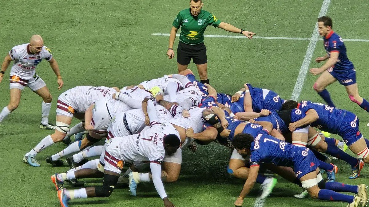 Mêlée entre le Stade Français et l'Union Bordeaux-Bègles en Top 14, janvier 2025