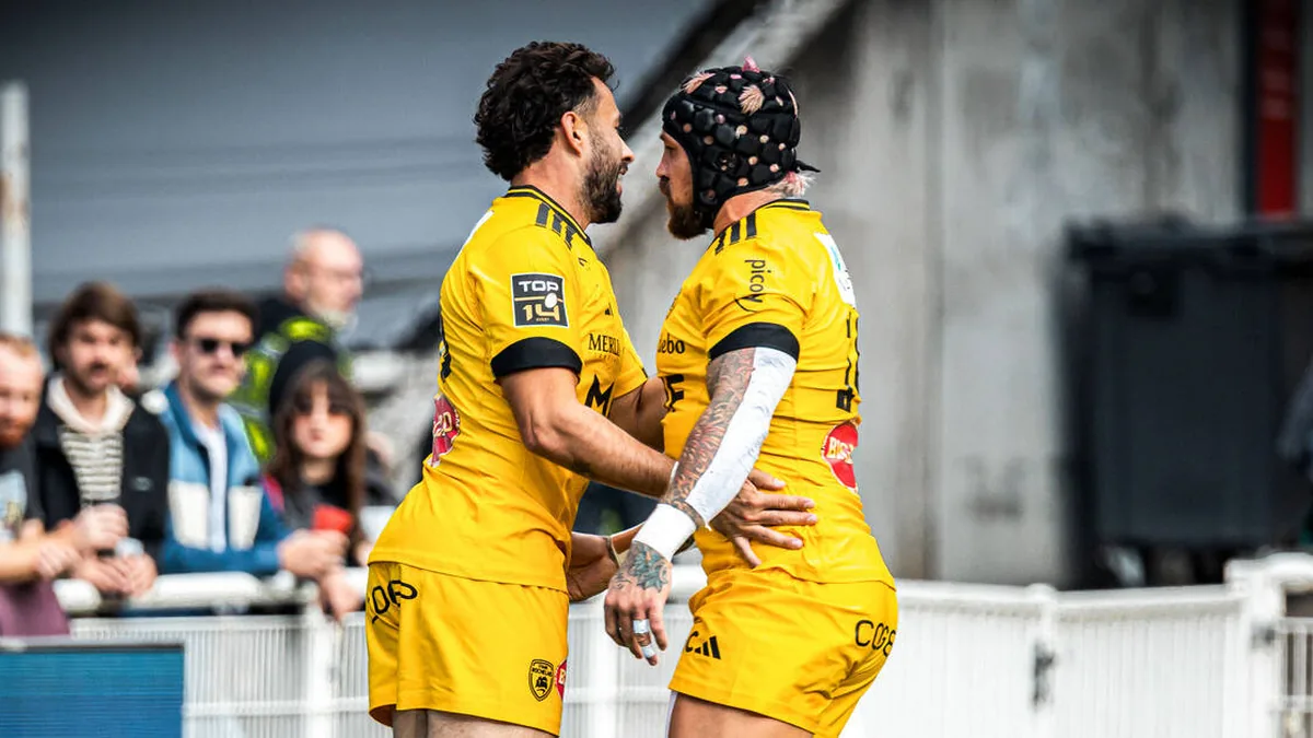 Joueurs du Stade Rochelais célébrant un essai à Lyon en Top 14, octobre 2026