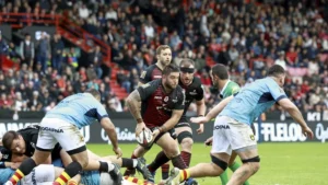 Un joueur du Stade Toulousain balle en main face aux Catalans de Perpignan à Ernest-Wallon en Top 14