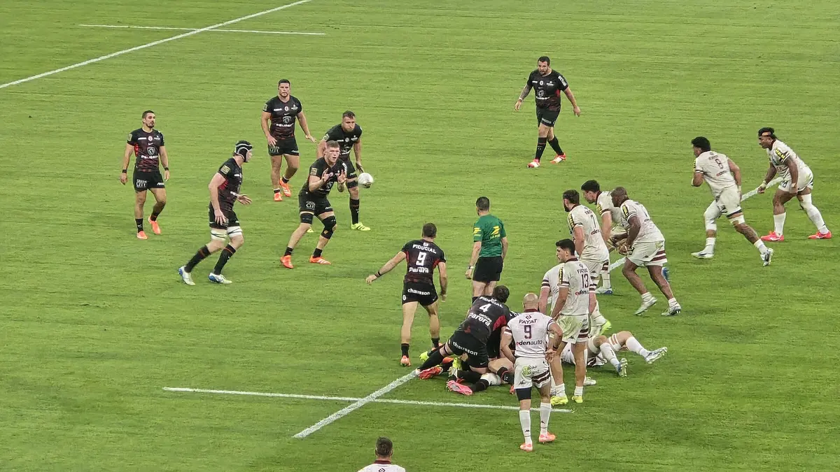 Les joueurs du Stade Toulousain en action face à Bordeaux-Bègles en Top 14, juin 2025