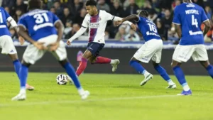 Les défenseurs du RC Strasbourg face au PSG à la Meinau, octobre 2026