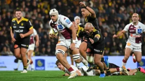 Temo Matiu ballon en main sous le maillot de l'Union Bordeaux-Bègles face à La Rochelle, octobre 2026
