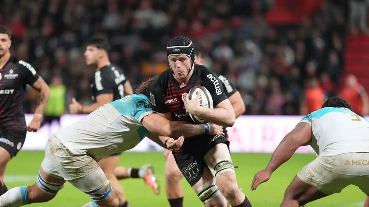 Thibaud Flament ballon en main avec le Stade Toulousain face à Bayonne en Top 14, octobre 2026