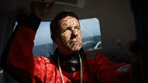 Thomas Coville à bord de son trimaran Ultim Sodebo avant la Route du Rhum 2026