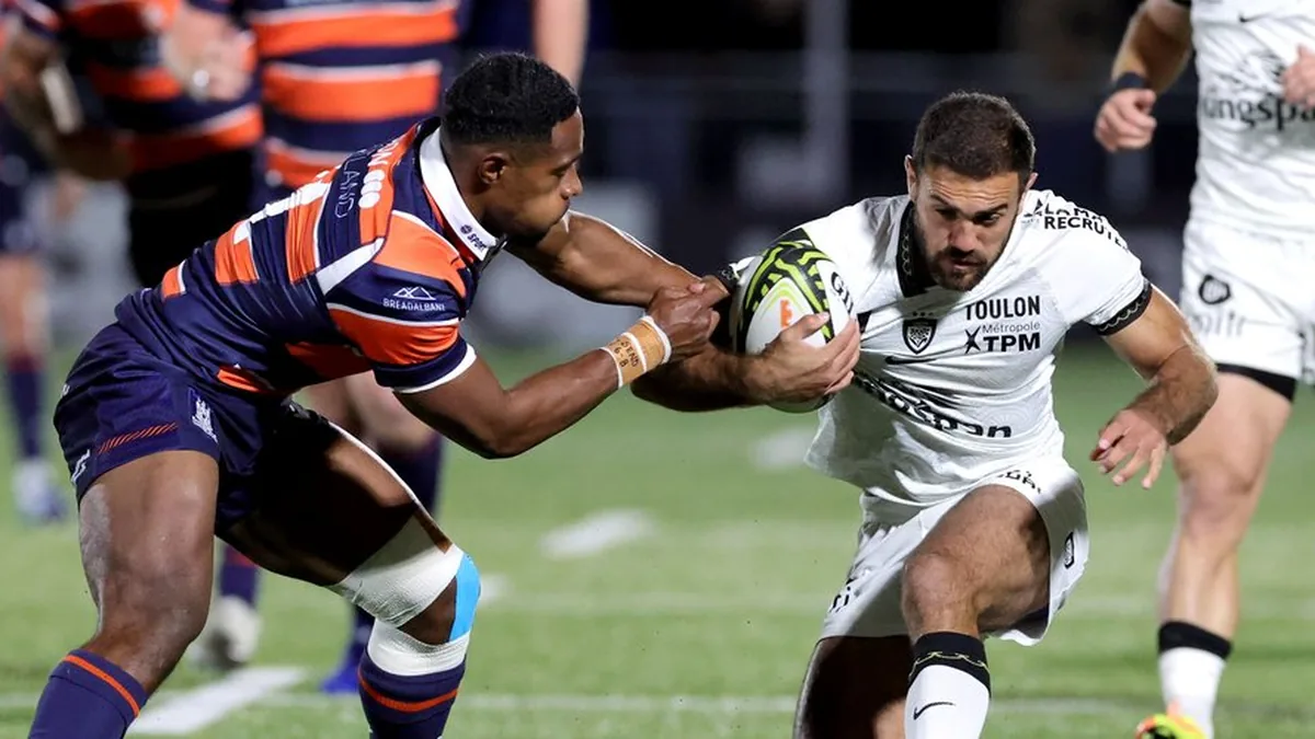 Un joueur du RC Toulon ballon en main face à la défense d'Édimbourg en Challenge Cup, octobre 2026