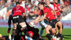 Baptiste Serin, demi de mêlée de Toulon, distribue le jeu face au Racing 92 en Top 14