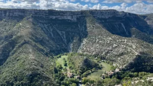 Le cirque de Navacelles, que traversera la 14e étape Montpellier-Mende du Tour de France 2027