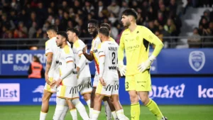 Les joueurs de Lens célèbrent un but au stade de l'Aube face à Troyes en Ligue 1, octobre 2026