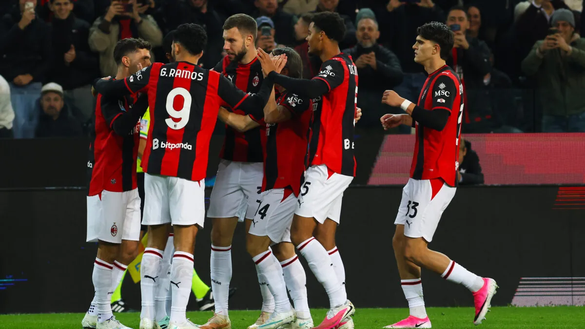 Les joueurs de l'AC Milan fêtent un but sur la pelouse de l'Udinese en Serie A, octobre 2026