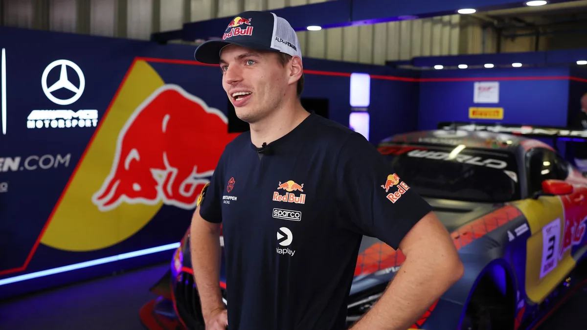 Max Verstappen devant la Mercedes-AMG GT3 n°3 de Verstappen Racing, GT World Challenge Europe à Portimão, octobre 2026