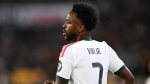 Vinícius Júnior de dos sous le maillot du Real Madrid face à l'AS Rome en Ligue des champions, octobre 2026