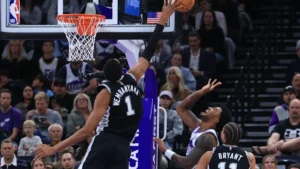 Victor Wembanyama au contre sous le panier du Jazz avec les Spurs à Salt Lake City, octobre 2026