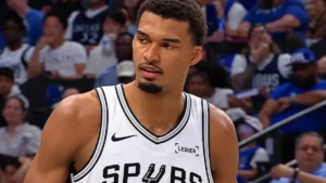 Victor Wembanyama sous le maillot des San Antonio Spurs face aux Dallas Mavericks, octobre 2026
