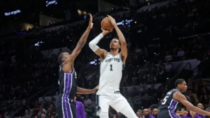 Victor Wembanyama au tir sous le maillot des Spurs face aux Sacramento Kings, le 27 octobre 2026