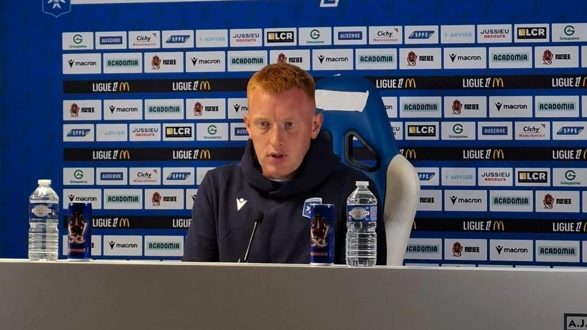 Will Still, entraîneur de l'AJ Auxerre, en conférence de presse avant le déplacement au Havre, octobre 2026