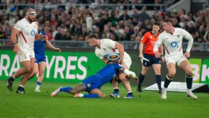 Ben Earl plaqué par un joueur italien lors d'Italie-Angleterre dans le Tournoi des Six Nations, mars 2026